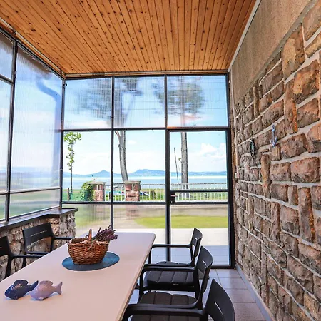 Seaview House Fonyod, Arpad Part *