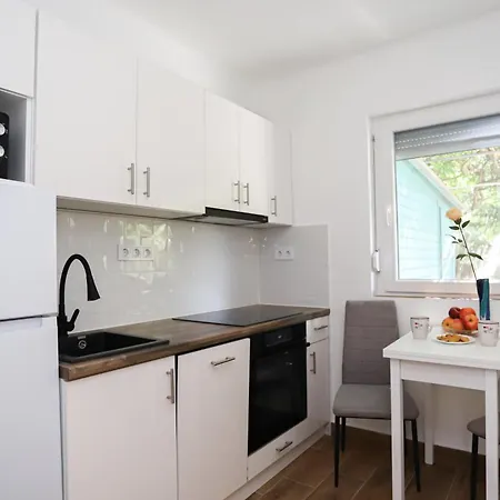 Seaview House Fonyod, Arpad Part